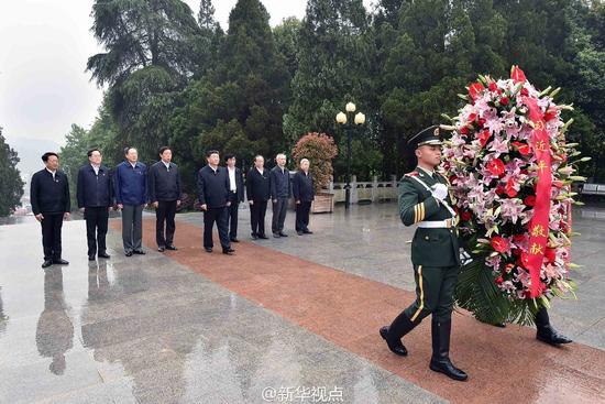 习近平考察安徽金寨